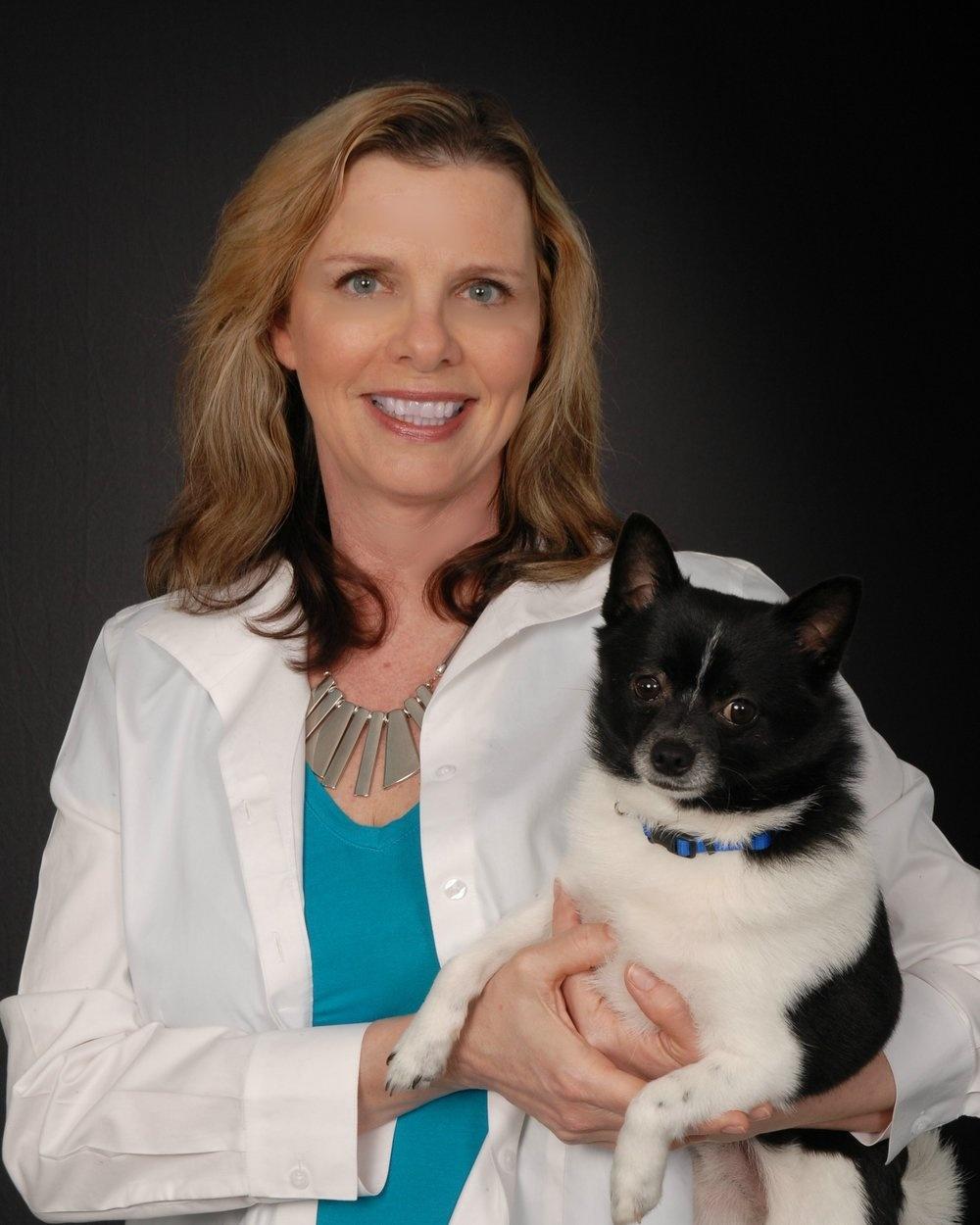 Dr. Amy Marschal headshot