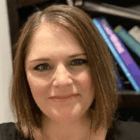 lynn louise wonders headshot